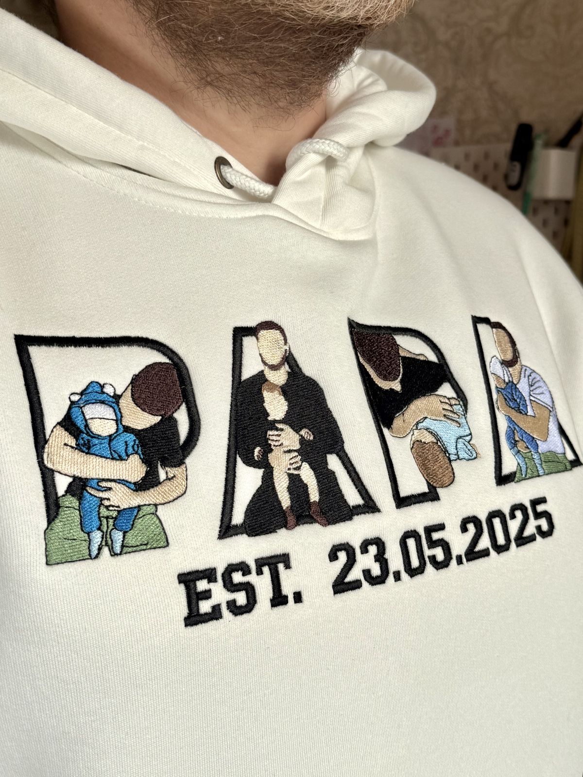 Personalisiertes Papa EST Sweatshirt mit Stickerei – Personalisierter Papa & Opa Hoodie mit Namen der Kinder auf dem Ärmel