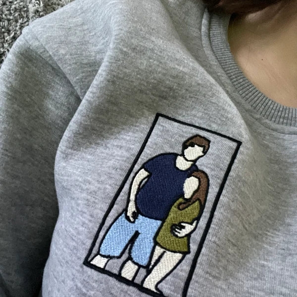 Custom Embroidered Family Photo Sweatshirt – Personalized Portrait Crewneck with Photo Border for Mom & Dad