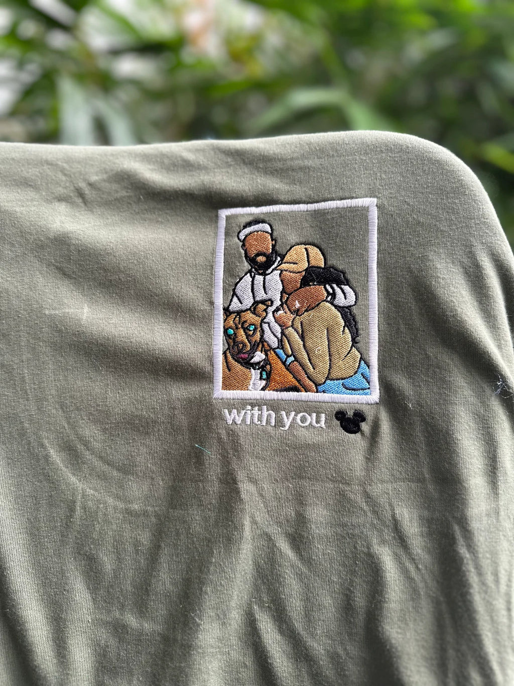 Custom Embroidered Family Photo Sweatshirt – Personalized Portrait Crewneck with Photo Border for Mom & Dad