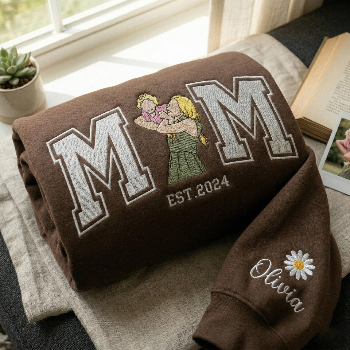 Sudadera Bordada Personalizada de Mamá – Sudadera con Capucha de Retrato de Foto Personalizado con Nombres de Niños en la Manga