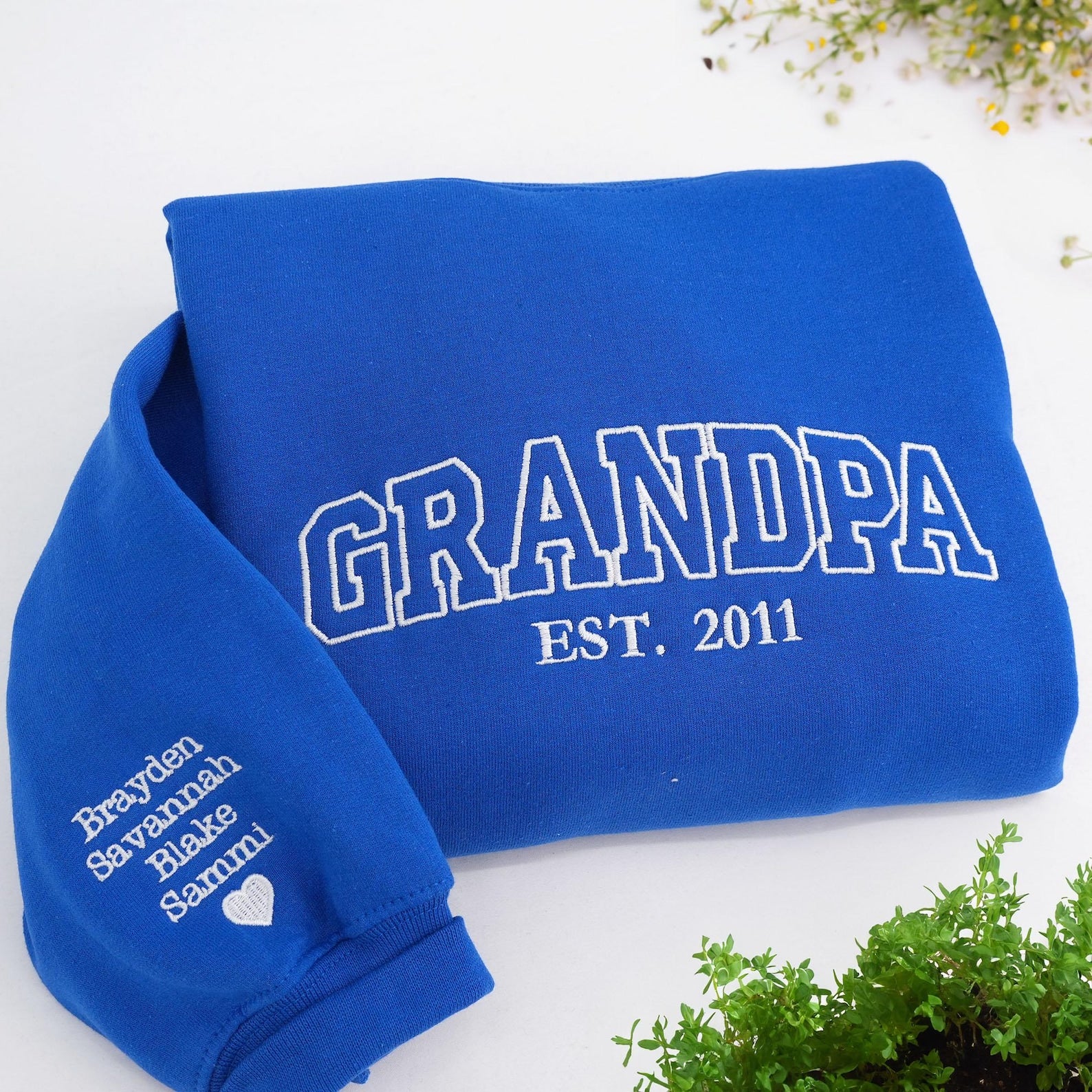 Custom Embroidered Papa EST Sweatshirt – Personalized Dad & Grandpa Hoodie with Kids’ Names on Sleeve