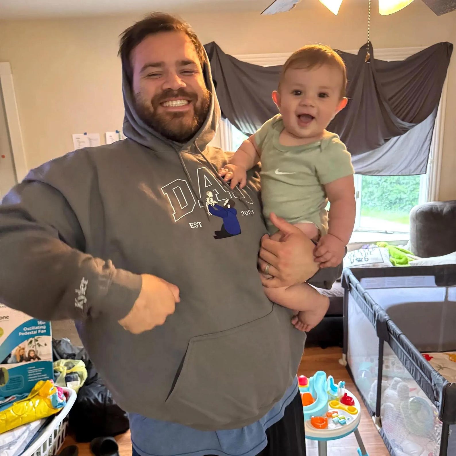 Custom Embroidered Papa/Papi/Papá/Dad Sweatshirt & Hoodie – Personalized Father & Child Photo Gift