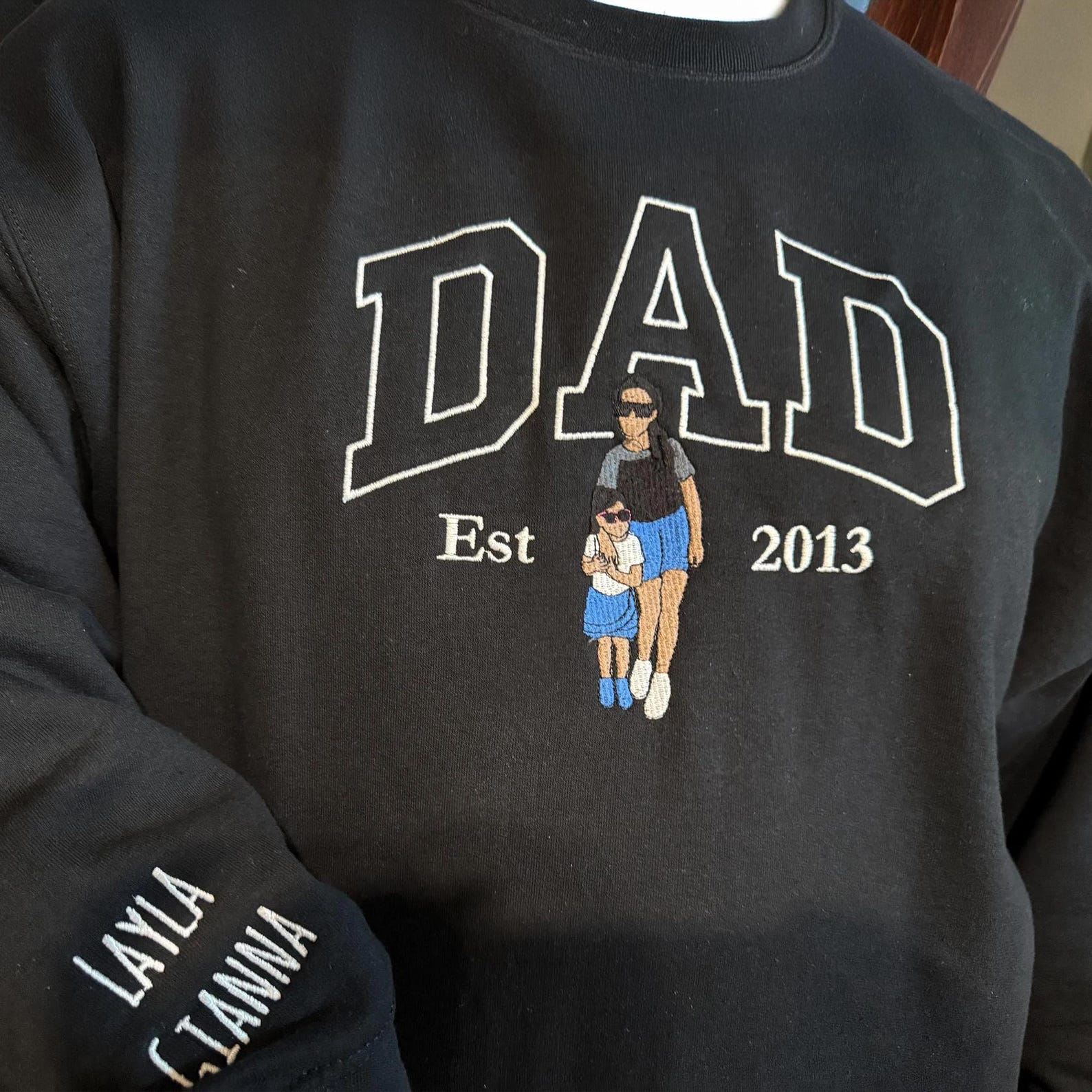 Custom Embroidered Papa/Papi/Papá/Dad Sweatshirt & Hoodie – Personalized Father & Child Photo Gift
