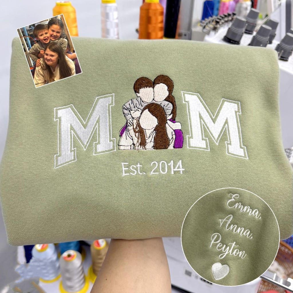 Sudadera Bordada Personalizada de Mamá – Sudadera con Capucha de Retrato de Foto Personalizado con Nombres de Niños en la Manga