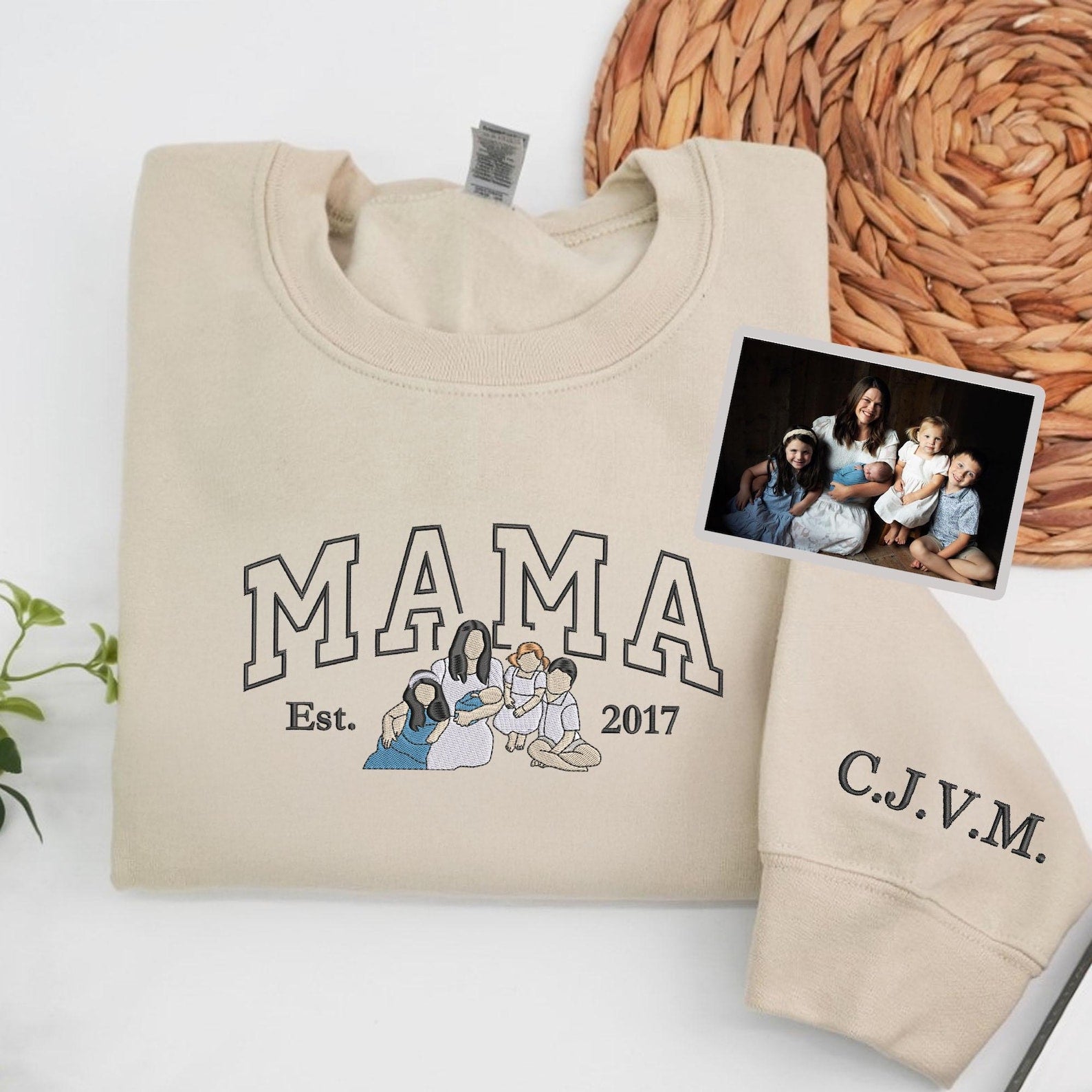 Personalized Mama Portrait Hoodie with Kids’Names, Perfect Gift for Mom
