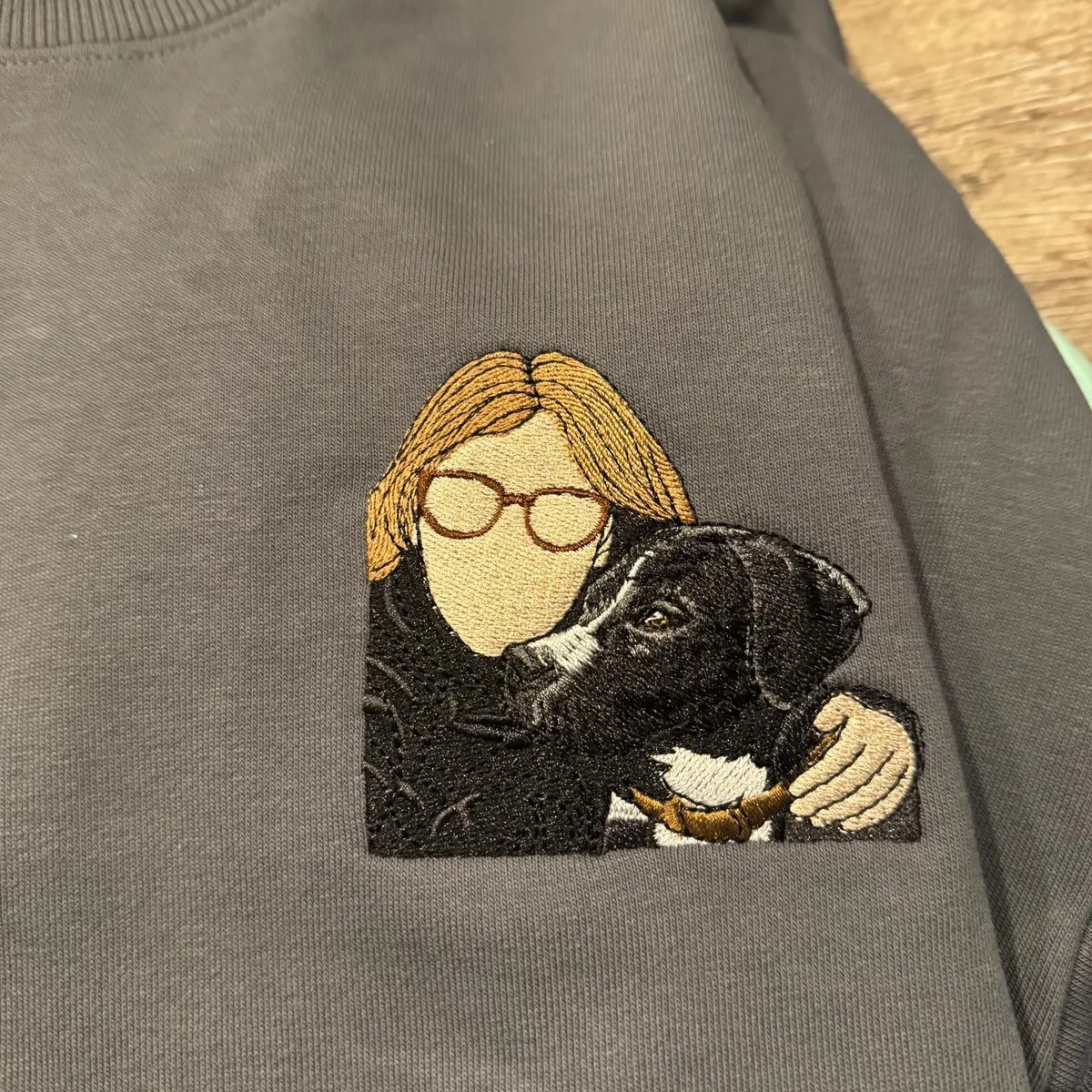 Sudadera personalizada con corte de lazo lateral para niños – Nombre y número personalizados, diseño de lazo coqueto