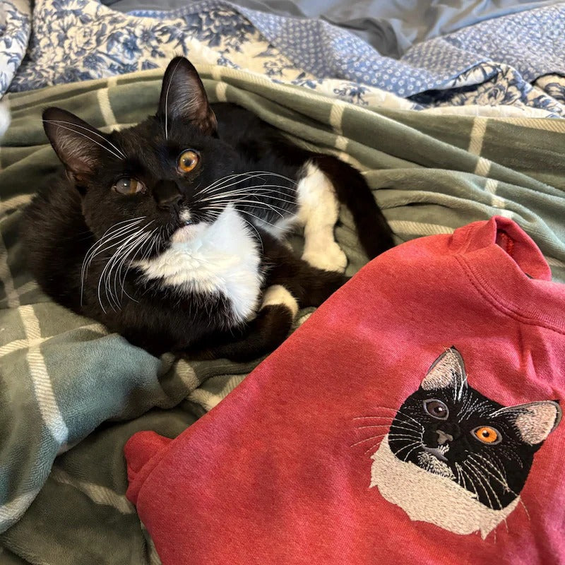 Bestickter Hoodie mit individuellem Hundegesicht – Personalisiertes Haustierporträt vom Foto, Hunde- & Katzen-Gedenk-Sweatshirt