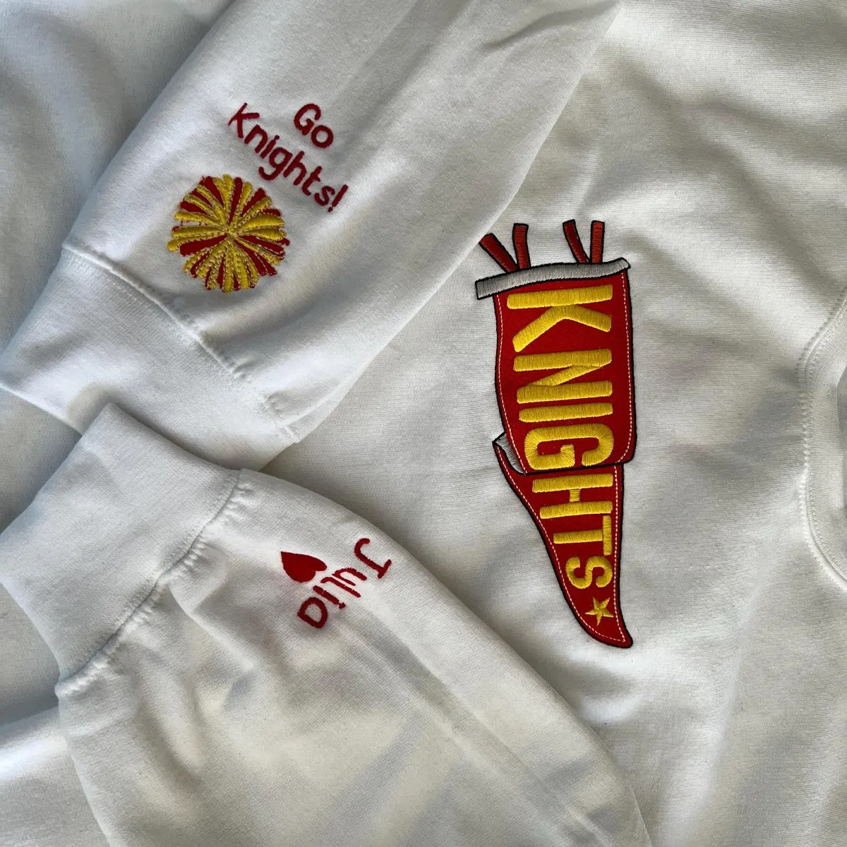 Sudadera personalizada con corte de lazo lateral para niños – Nombre y número personalizados, diseño de lazo coqueto